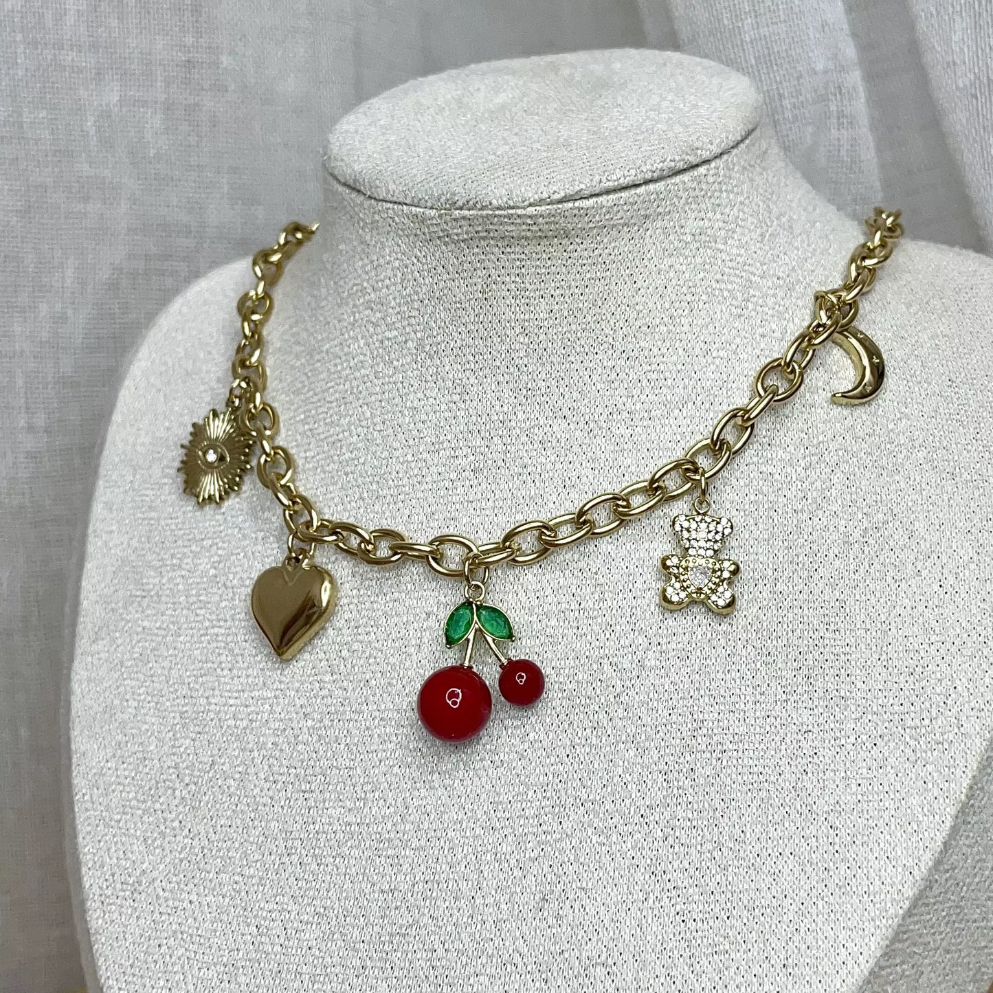 Collier Cherry